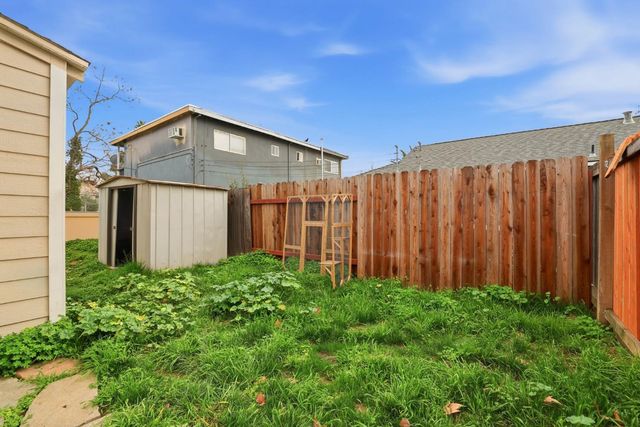 702 Dixieanne Ave, Sacramento, CA 95815