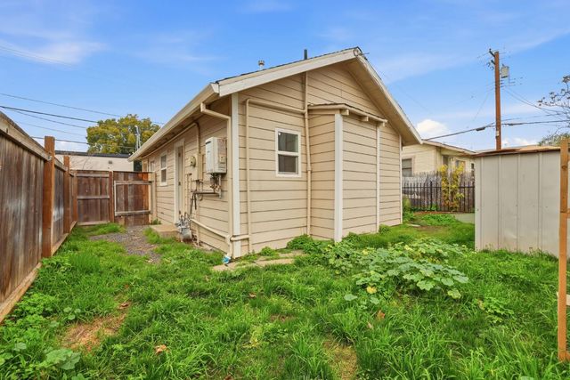 702 Dixieanne Ave, Sacramento, CA 95815