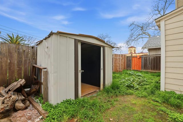 702 Dixieanne Ave, Sacramento, CA 95815