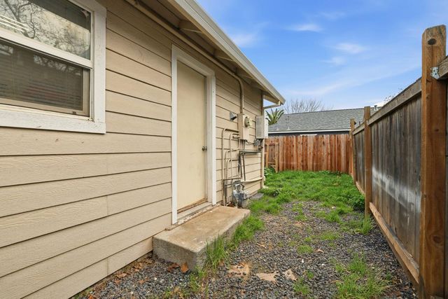 702 Dixieanne Ave, Sacramento, CA 95815