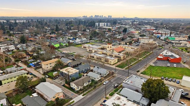 702 Dixieanne Ave, Sacramento, CA 95815