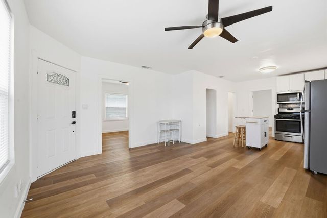 702 Dixieanne Ave, Sacramento, CA 95815