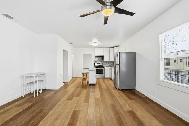 702 Dixieanne Ave, Sacramento, CA 95815