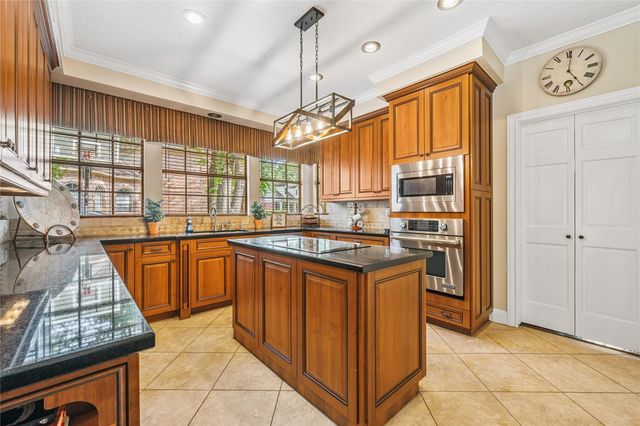 2406 Deep Lake Drive, Kingwood, TX 77345