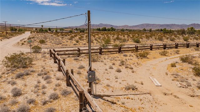 35330 Foothill Rd, Lucerne Valley, CA 92356