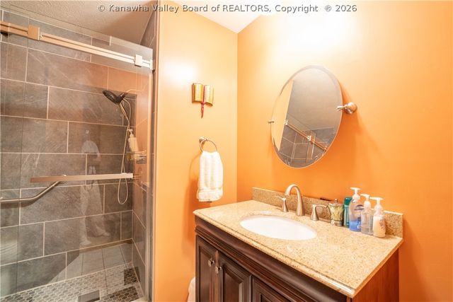 7010 Kanawha Farm Circle, Charleston, WV 25312