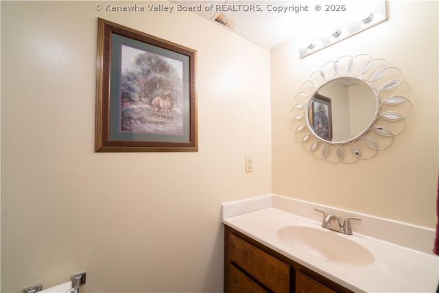 7010 Kanawha Farm Circle, Charleston, WV 25312