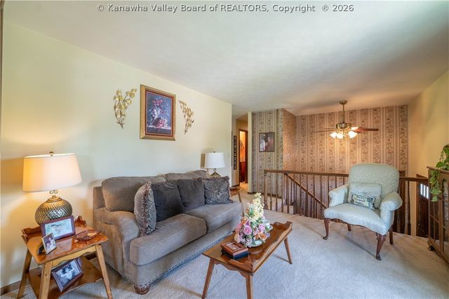7010 Kanawha Farm Circle, Charleston, WV 25312