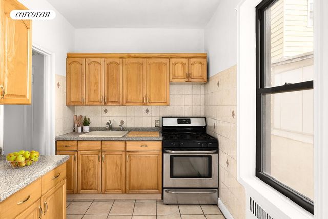 338 92nd St Apt 1B, New York City, NY 11209