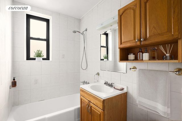 338 92nd St Apt 1B, New York City, NY 11209