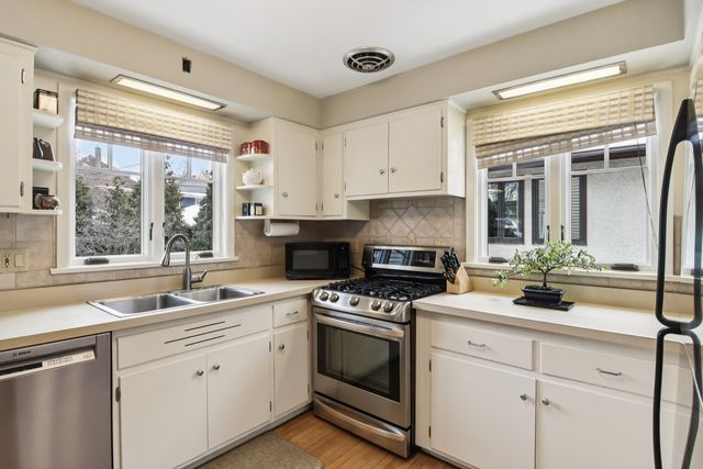 608 S Elmwood Avenue, Oak Park, IL 60304