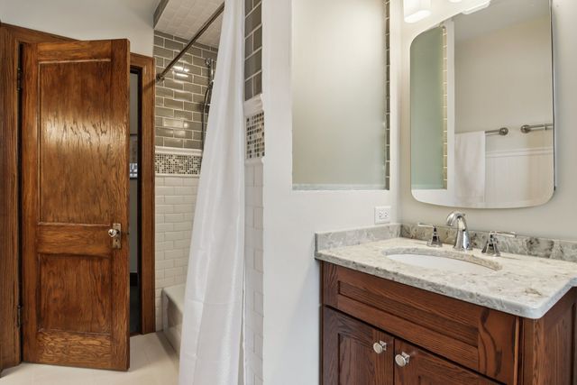 608 S Elmwood Avenue, Oak Park, IL 60304