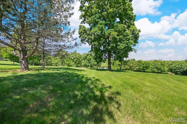 101 Hilltop Court, Washington, MO 63090