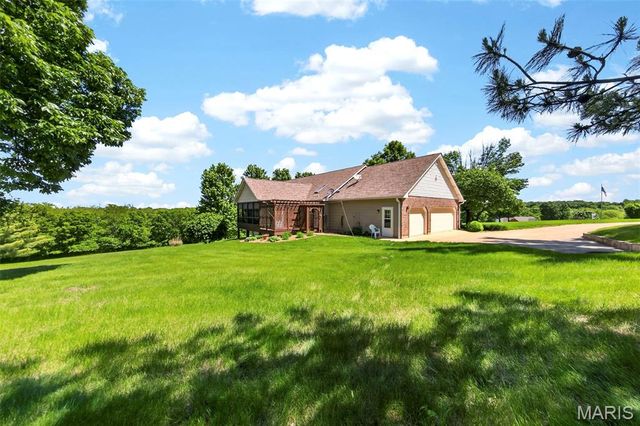101 Hilltop Court, Washington, MO 63090