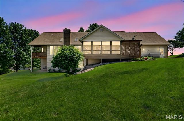 101 Hilltop Court, Washington, MO 63090