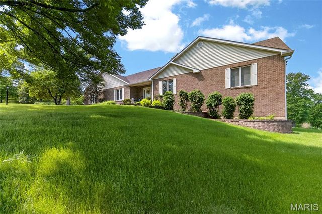 101 Hilltop Court, Washington, MO 63090