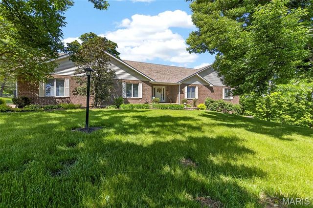 101 Hilltop Court, Washington, MO 63090