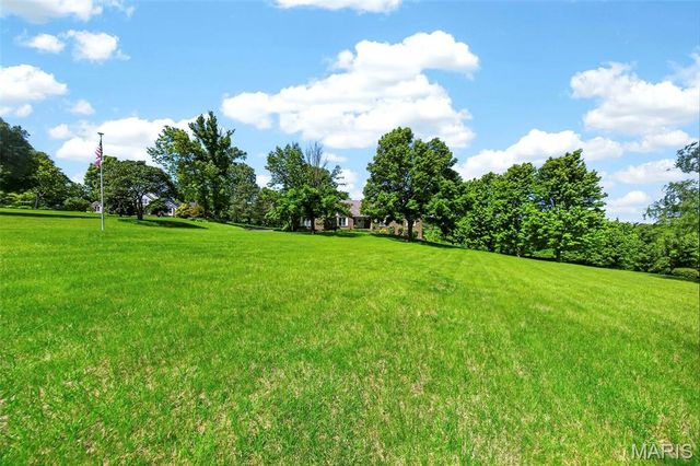 101 Hilltop Court, Washington, MO 63090