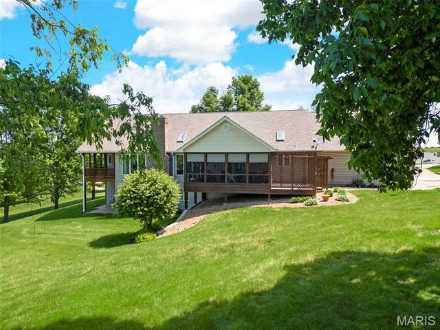 101 Hilltop Court, Washington, MO 63090