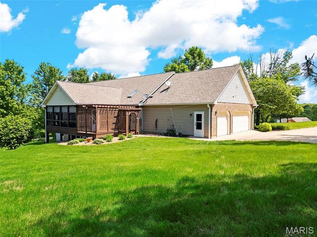 101 Hilltop Court, Washington, MO 63090