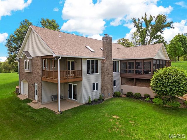 101 Hilltop Court, Washington, MO 63090