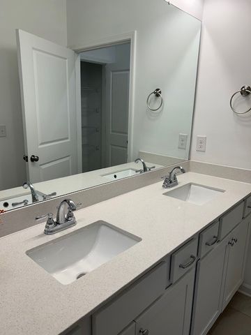 923 Millstream Dr, Nashville, TN 37218