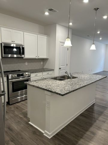 923 Millstream Dr, Nashville, TN 37218