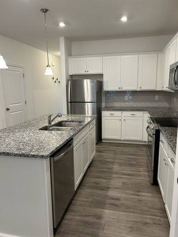 923 Millstream Dr, Nashville, TN 37218