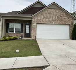 923 Millstream Dr, Nashville, TN 37218