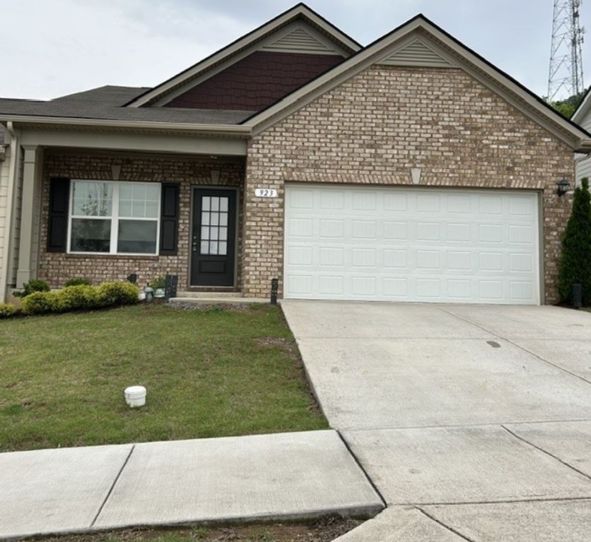 923 Millstream Dr, Nashville, TN 37218
