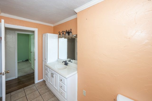 56 Blueberry Ter, New Bedford, MA 02745