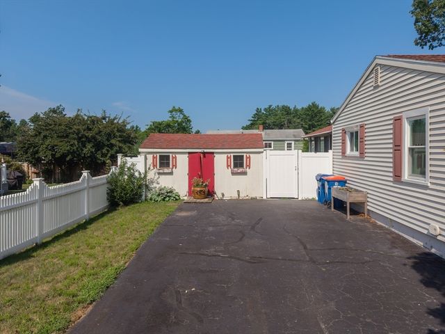 56 Blueberry Ter, New Bedford, MA 02745