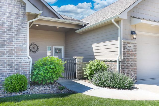 3601 N Lakeway Ct, Wichita, KS 67205