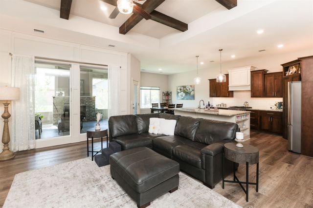 3601 N Lakeway Ct, Wichita, KS 67205