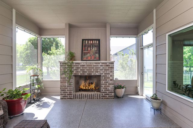 3601 N Lakeway Ct, Wichita, KS 67205