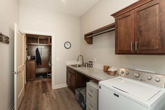 3601 N Lakeway Ct, Wichita, KS 67205