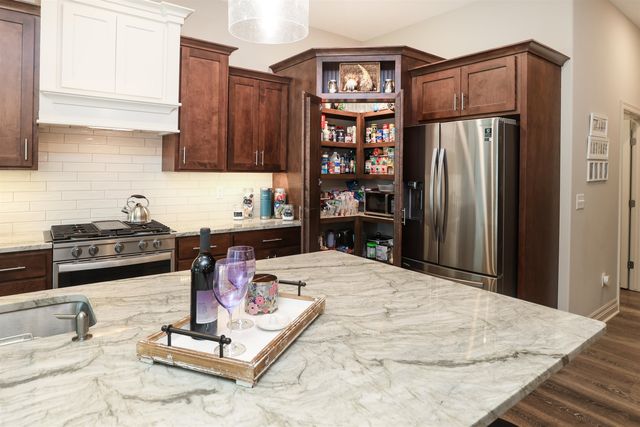 3601 N Lakeway Ct, Wichita, KS 67205