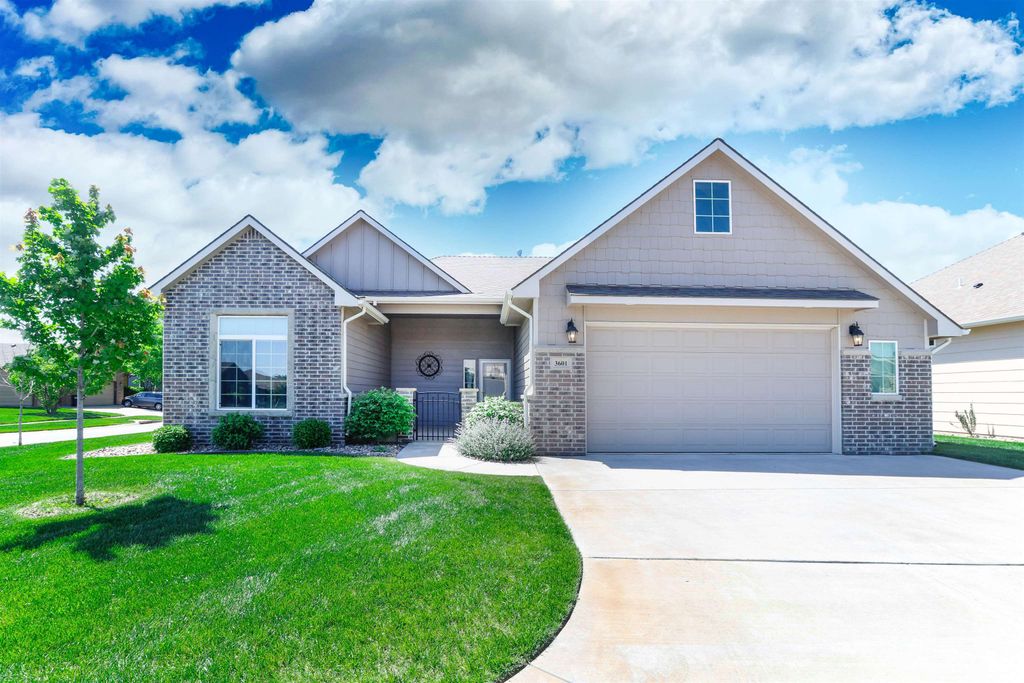 3601 N Lakeway Ct, Wichita, KS 67205