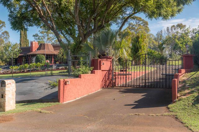 151 Aulii Dr, Pukalani, HI 96768