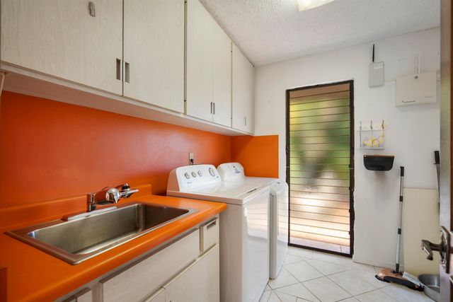 151 Aulii Dr, Pukalani, HI 96768