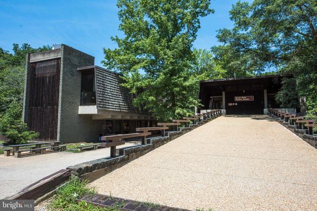 1084 MILL FIELD CT, Great Falls, VA 22066