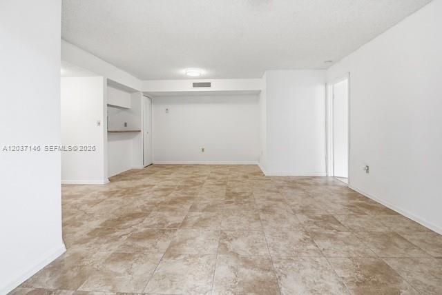 907 NE 199th St 106, Miami, FL 33179