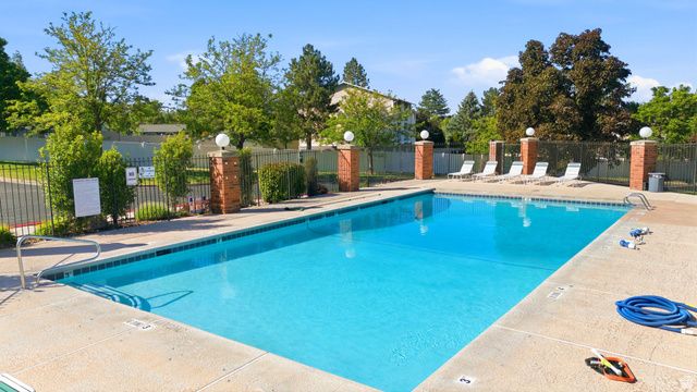 1176 E COTTONWOOD DR, Sandy, UT 84094