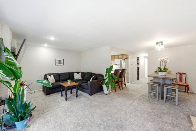 1176 E COTTONWOOD DR, Sandy, UT 84094
