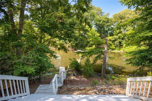 208 Captains LN, Newport News, VA 23602