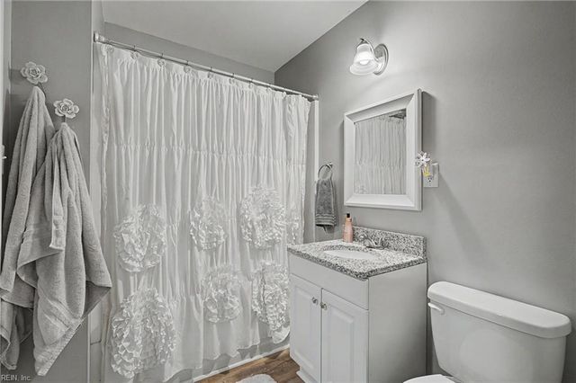 208 Captains LN, Newport News, VA 23602