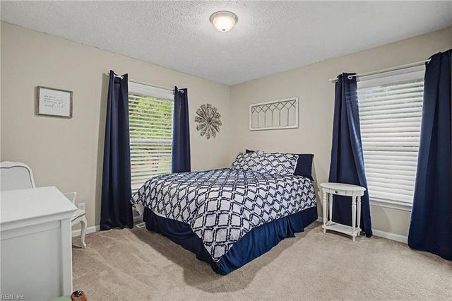 208 Captains LN, Newport News, VA 23602