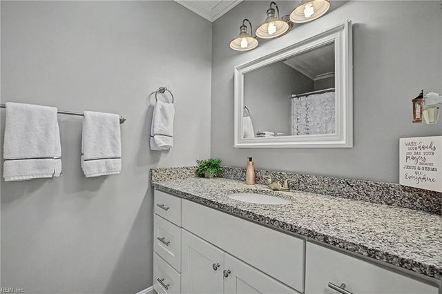 208 Captains LN, Newport News, VA 23602