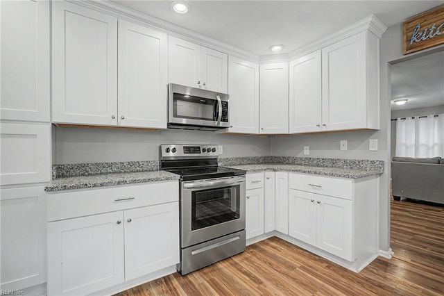 208 Captains LN, Newport News, VA 23602