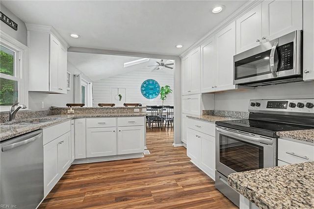 208 Captains LN, Newport News, VA 23602